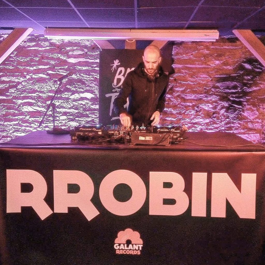 RROBIN - Musique